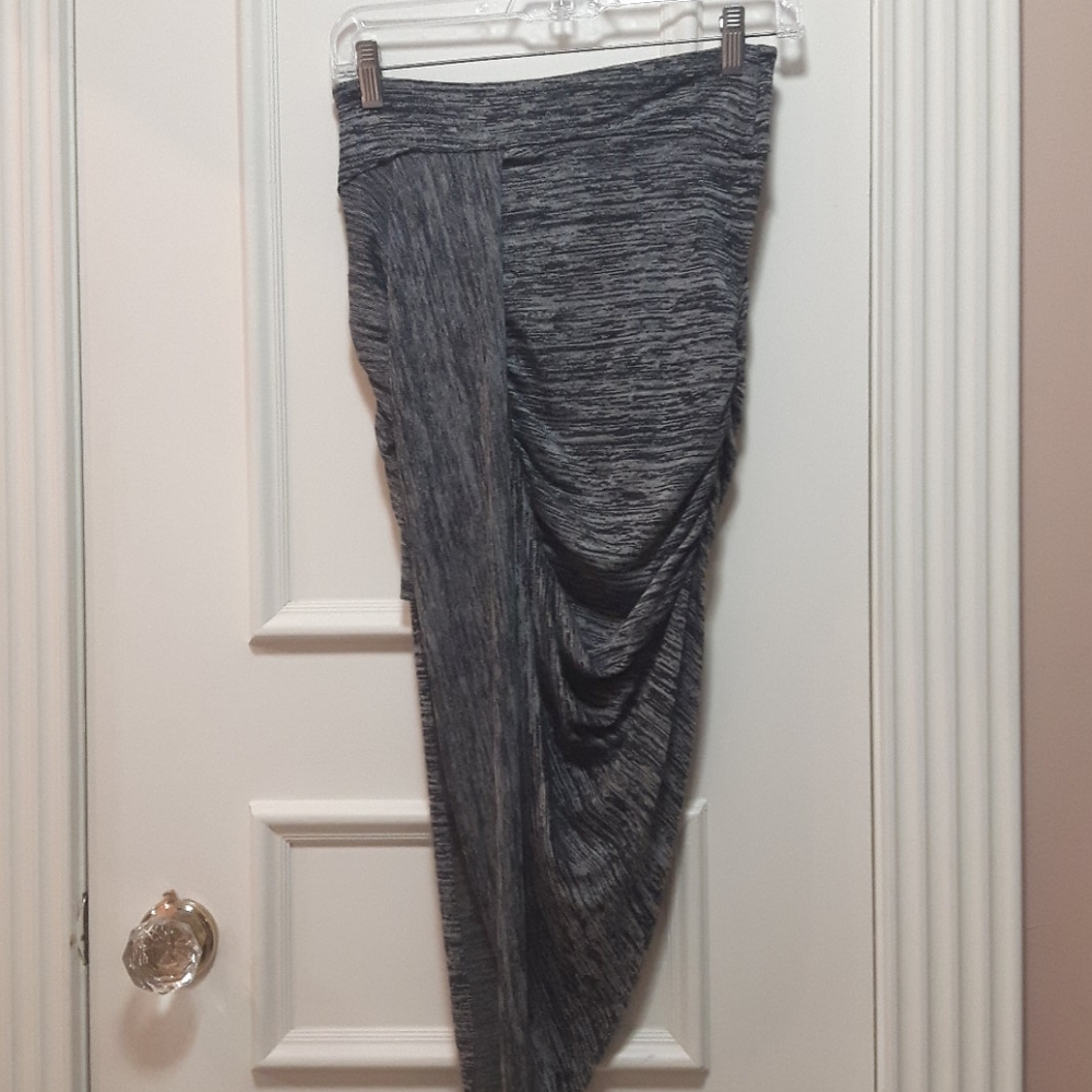 🛍️ NWOT salt and pepper skirt